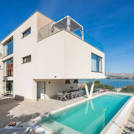 Luxury Glass With Pool 빌라