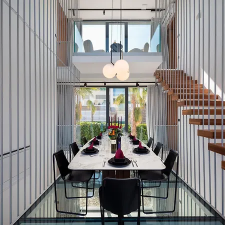 빌라 Luxury Glass With Pool 트로기르