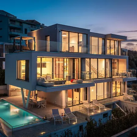 Luxury Glass With Pool 빌라