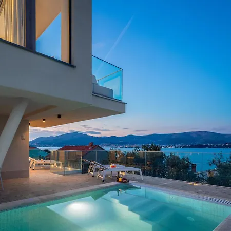 Luxury Glass With Pool Villa Trogir