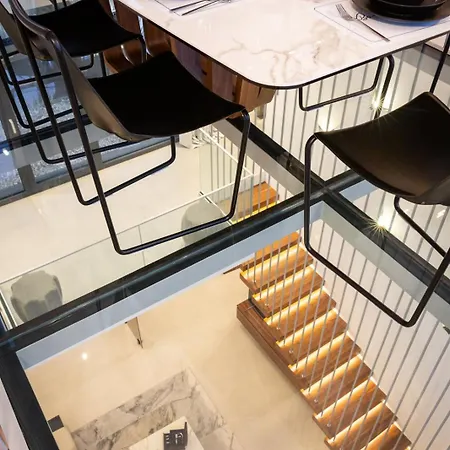 빌라 Luxury Glass With Pool
