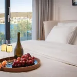 Luxury Glass With Pool