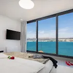 Luxury Glass With Pool Villa