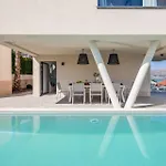 Luxury Glass With Pool Trogir