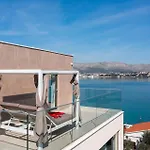 Luxury Glass With Pool *