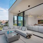 Luxury Glass With Pool Trogir