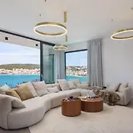 Luxury Glass With Pool Villa
