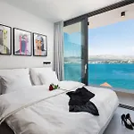 Villa Luxury Glass With Pool
