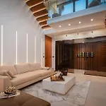 Luxury Glass With Pool *