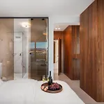 Villa Luxury Glass With Pool *