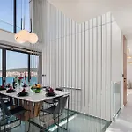 Luxury Glass With Pool *