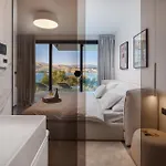 Luxury Glass With Pool Villa