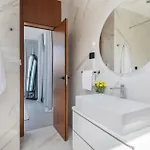 Luxury Glass With Pool *
