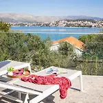 Villa Luxury Glass With Pool *