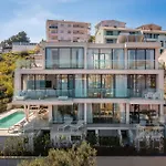 Luxury Glass With Pool Villa