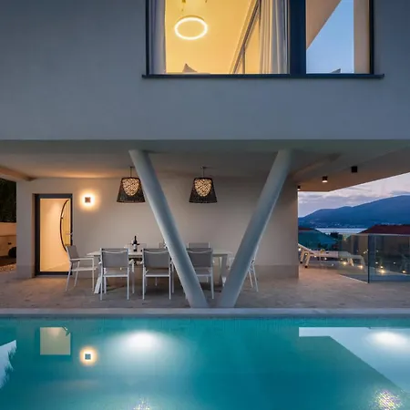 Luxury Glass With Pool Villa Trogir
