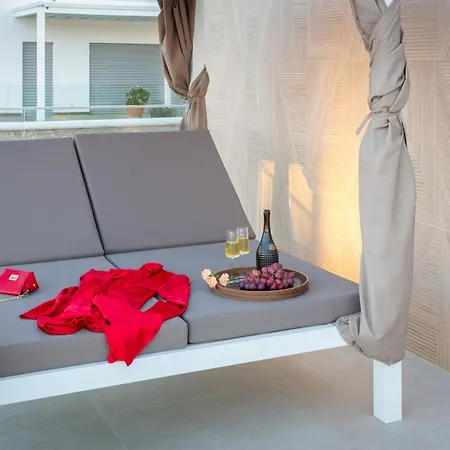 Luxury Glass With Pool *